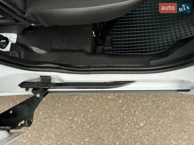 Белый Рено Кенгу, объемом двигателя 1.5 л и пробегом 71 тыс. км за 14700 $, фото 42 на Automoto.ua