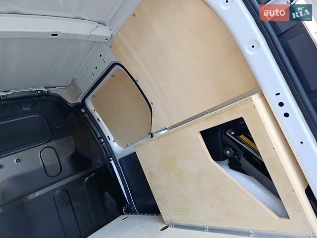 Білий Рено Кєнгу, об'ємом двигуна 0 л та пробігом 15 тис. км за 10200 $, фото 38 на Automoto.ua