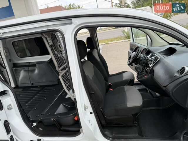 Белый Рено Кенгу, объемом двигателя 1.5 л и пробегом 117 тыс. км за 12999 $, фото 74 на Automoto.ua