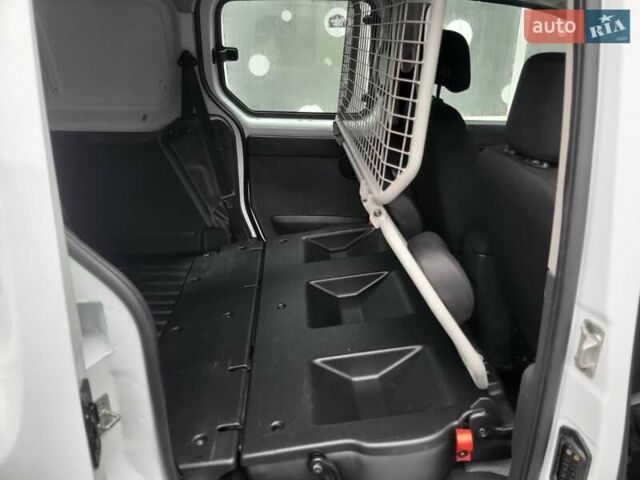 Белый Рено Кенгу, объемом двигателя 1.5 л и пробегом 200 тыс. км за 12900 $, фото 44 на Automoto.ua