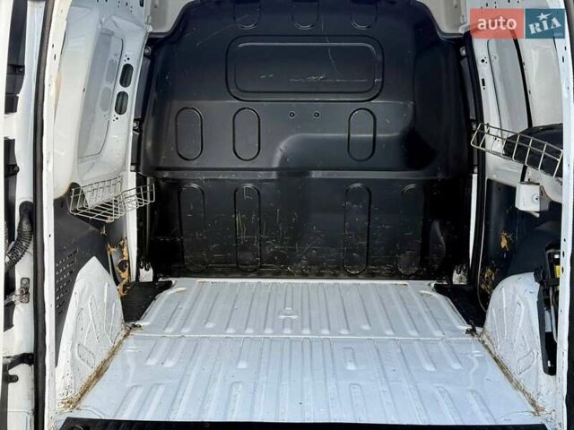 Белый Рено Кенгу, объемом двигателя 0 л и пробегом 75 тыс. км за 9999 $, фото 14 на Automoto.ua