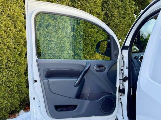 Белый Рено Кенгу, объемом двигателя 0 л и пробегом 75 тыс. км за 9999 $, фото 16 на Automoto.ua