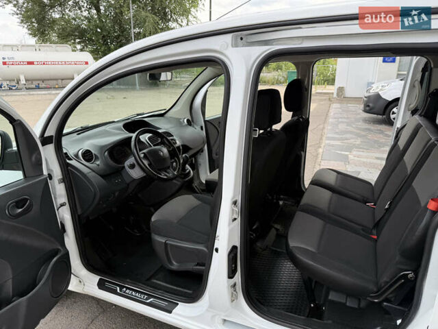 Белый Рено Кенгу, объемом двигателя 1.5 л и пробегом 117 тыс. км за 12999 $, фото 61 на Automoto.ua