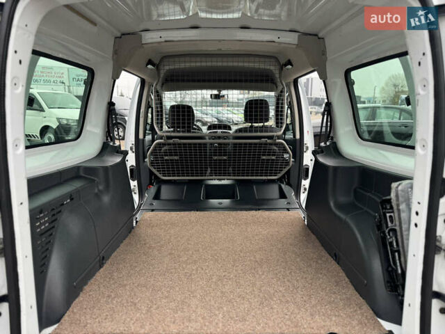 Белый Рено Кенгу, объемом двигателя 1.5 л и пробегом 71 тыс. км за 14700 $, фото 81 на Automoto.ua