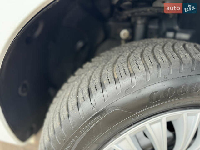 Белый Рено Кенгу, объемом двигателя 1.5 л и пробегом 71 тыс. км за 14700 $, фото 26 на Automoto.ua