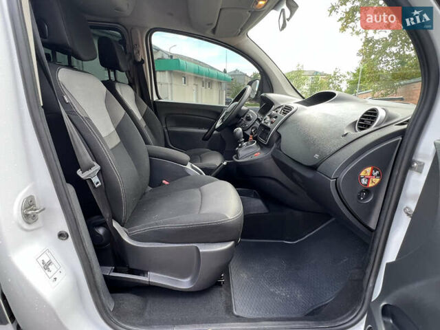 Белый Рено Кенгу, объемом двигателя 1.5 л и пробегом 172 тыс. км за 12999 $, фото 48 на Automoto.ua