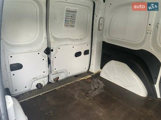 Білий Рено Кєнгу, об'ємом двигуна 0 л та пробігом 75 тис. км за 8500 $, фото 6 на Automoto.ua