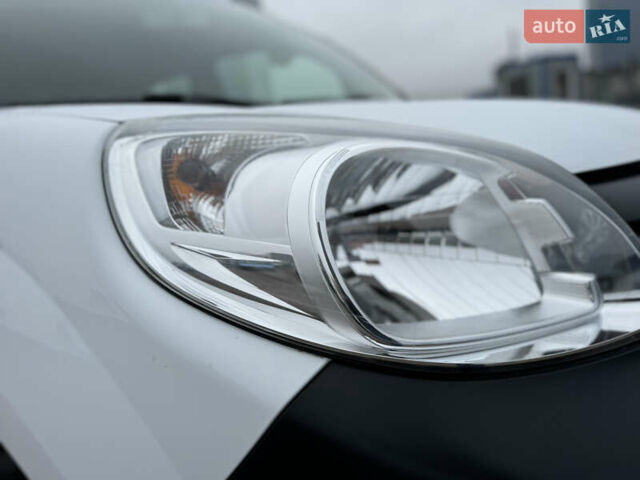 Белый Рено Кенгу, объемом двигателя 1.5 л и пробегом 71 тыс. км за 14700 $, фото 22 на Automoto.ua