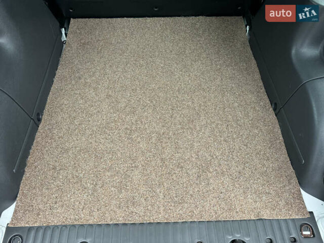 Белый Рено Кенгу, объемом двигателя 1.5 л и пробегом 71 тыс. км за 14700 $, фото 39 на Automoto.ua