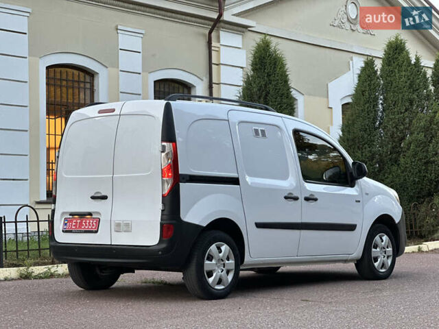 Белый Рено Кенгу, объемом двигателя 0 л и пробегом 32 тыс. км за 9300 $, фото 4 на Automoto.ua