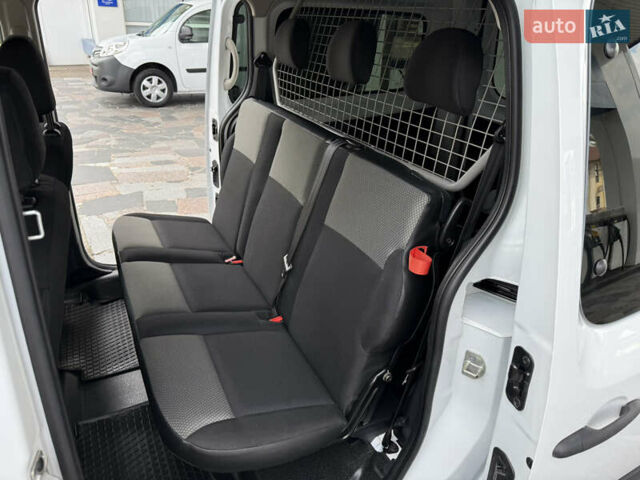 Белый Рено Кенгу, объемом двигателя 1.5 л и пробегом 117 тыс. км за 12999 $, фото 59 на Automoto.ua