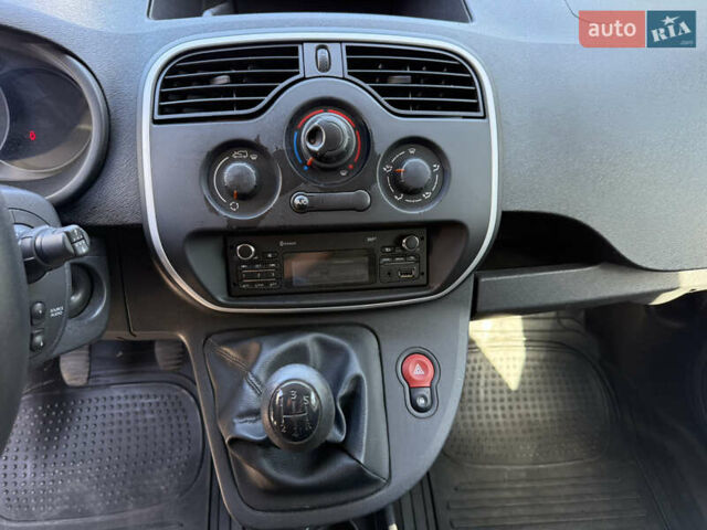 Белый Рено Кенгу, объемом двигателя 1.5 л и пробегом 250 тыс. км за 10700 $, фото 9 на Automoto.ua