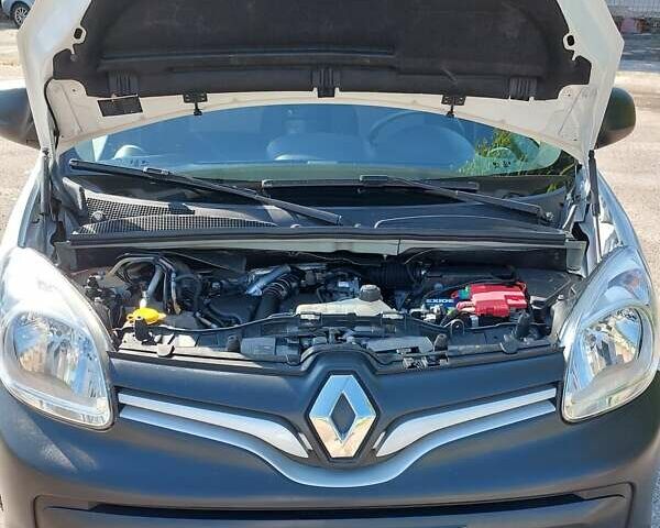 Белый Рено Кенгу, объемом двигателя 1.5 л и пробегом 253 тыс. км за 9400 $, фото 20 на Automoto.ua