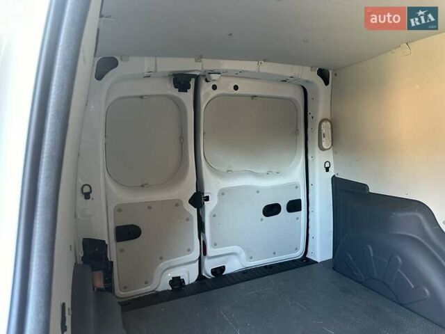 Білий Рено Кєнгу, об'ємом двигуна 0 л та пробігом 29 тис. км за 12300 $, фото 36 на Automoto.ua