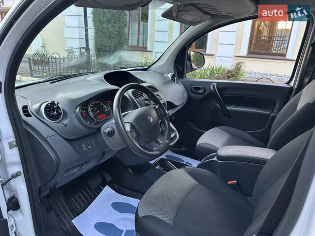 Белый Рено Кенгу, объемом двигателя 0 л и пробегом 32 тыс. км за 9300 $, фото 14 на Automoto.ua