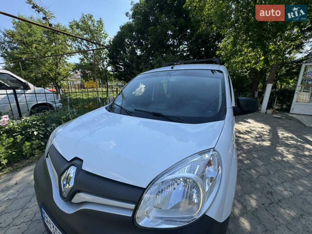 Белый Рено Кенгу, объемом двигателя 1.5 л и пробегом 270 тыс. км за 13500 $, фото 2 на Automoto.ua