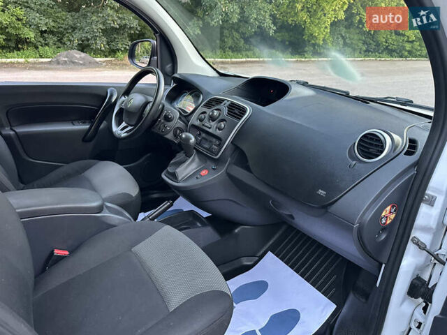 Белый Рено Кенгу, объемом двигателя 0 л и пробегом 32 тыс. км за 9300 $, фото 16 на Automoto.ua
