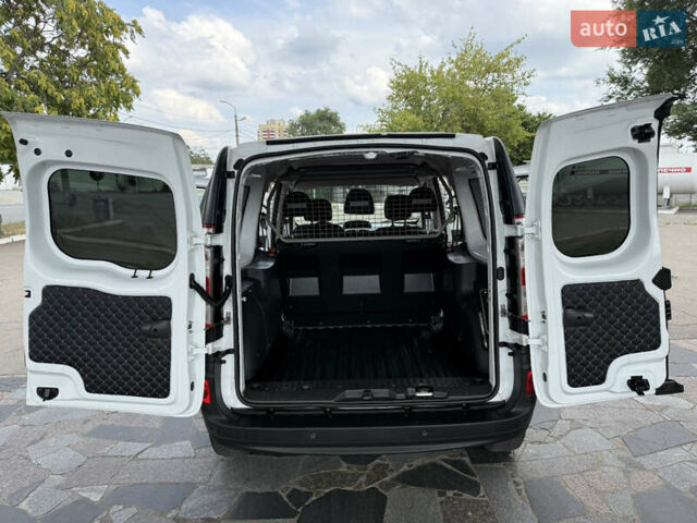 Белый Рено Кенгу, объемом двигателя 1.5 л и пробегом 117 тыс. км за 12999 $, фото 69 на Automoto.ua