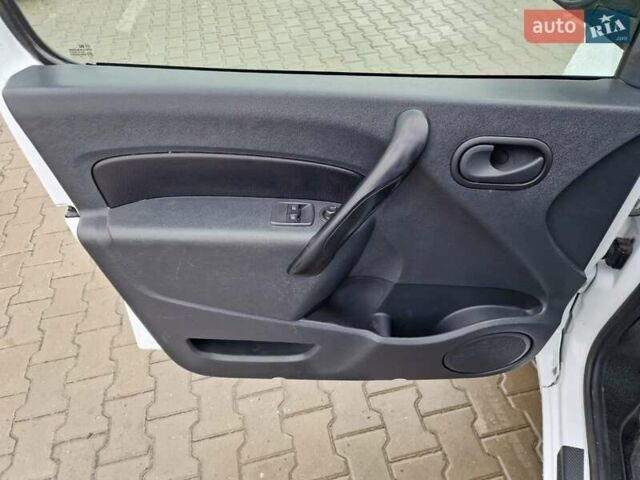 Белый Рено Кенгу, объемом двигателя 0 л и пробегом 105 тыс. км за 9100 $, фото 18 на Automoto.ua
