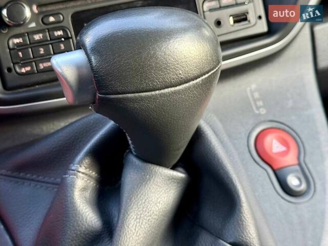 Белый Рено Кенгу, объемом двигателя 0 л и пробегом 75 тыс. км за 9999 $, фото 25 на Automoto.ua