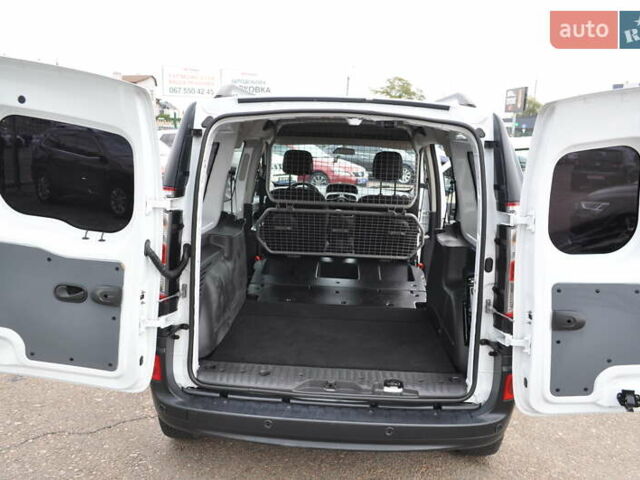 Рено Кенгу 2018 в Киеве на Automoto.ua Белый Рено Кенгу, объемом двигателя 1.5 л и пробегом 157 тыс. км за 15500 $, фото 49 на Automoto.ua