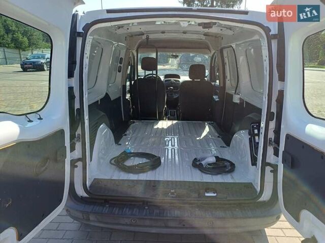 Белый Рено Кенгу, объемом двигателя 0 л и пробегом 55 тыс. км за 9700 $, фото 8 на Automoto.ua