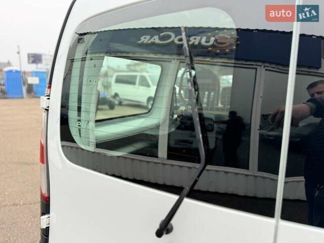 Белый Рено Кенгу, объемом двигателя 1.5 л и пробегом 71 тыс. км за 14700 $, фото 31 на Automoto.ua