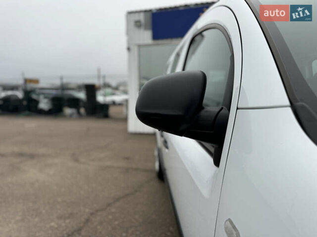 Белый Рено Кенгу, объемом двигателя 1.5 л и пробегом 71 тыс. км за 14700 $, фото 23 на Automoto.ua