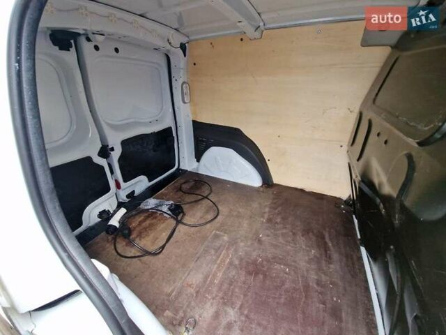 Белый Рено Кенгу, объемом двигателя 0 л и пробегом 105 тыс. км за 9100 $, фото 13 на Automoto.ua