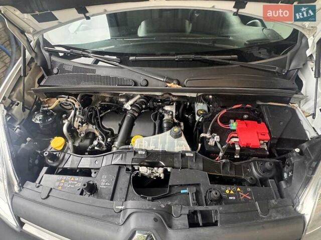 Белый Рено Кенгу, объемом двигателя 1.5 л и пробегом 161 тыс. км за 8200 $, фото 11 на Automoto.ua