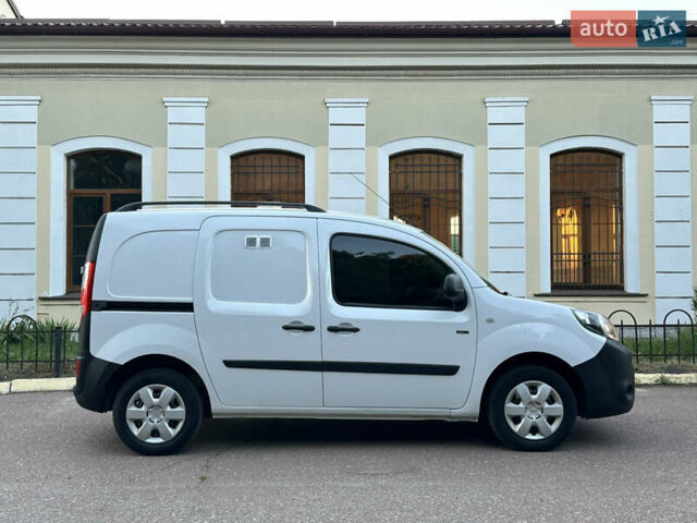Белый Рено Кенгу, объемом двигателя 0 л и пробегом 32 тыс. км за 9300 $, фото 2 на Automoto.ua