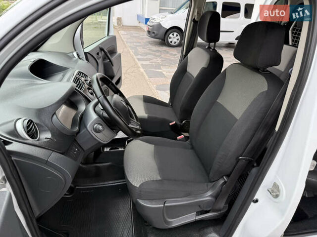 Белый Рено Кенгу, объемом двигателя 1.5 л и пробегом 117 тыс. км за 12999 $, фото 57 на Automoto.ua
