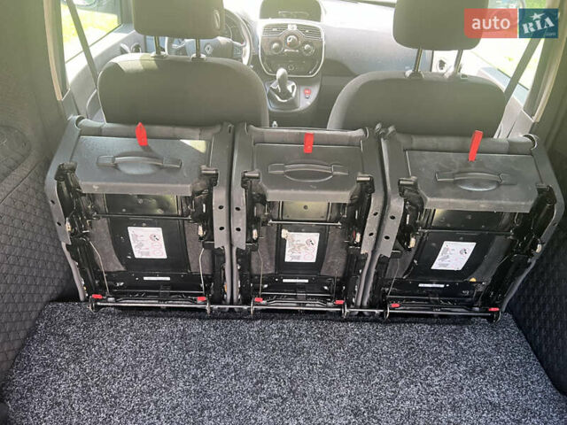 Белый Рено Кенгу, объемом двигателя 1.46 л и пробегом 140 тыс. км за 11799 $, фото 31 на Automoto.ua
