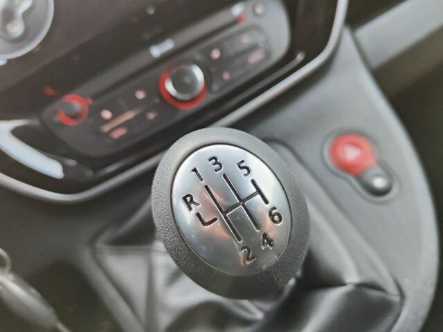 Белый Рено Кенгу, объемом двигателя 1.5 л и пробегом 125 тыс. км за 6170 $, фото 16 на Automoto.ua