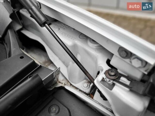 Белый Рено Кенгу, объемом двигателя 1.5 л и пробегом 200 тыс. км за 12900 $, фото 47 на Automoto.ua