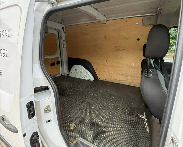 Білий Рено Кєнгу, об'ємом двигуна 1.46 л та пробігом 253 тис. км за 7700 $, фото 6 на Automoto.ua