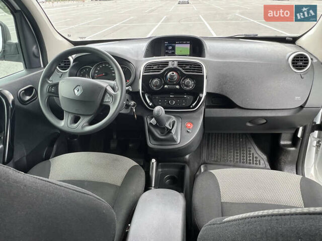 Белый Рено Кенгу, объемом двигателя 1.46 л и пробегом 140 тыс. км за 11799 $, фото 26 на Automoto.ua