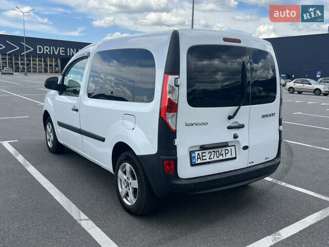 Белый Рено Кенгу, объемом двигателя 1.46 л и пробегом 140 тыс. км за 11799 $, фото 13 на Automoto.ua