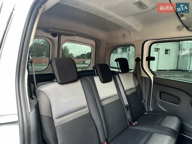 Белый Рено Кенгу, объемом двигателя 1.5 л и пробегом 172 тыс. км за 12999 $, фото 46 на Automoto.ua