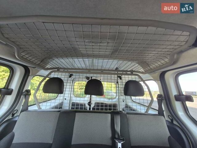 Белый Рено Кенгу, объемом двигателя 1.5 л и пробегом 162 тыс. км за 12570 $, фото 36 на Automoto.ua