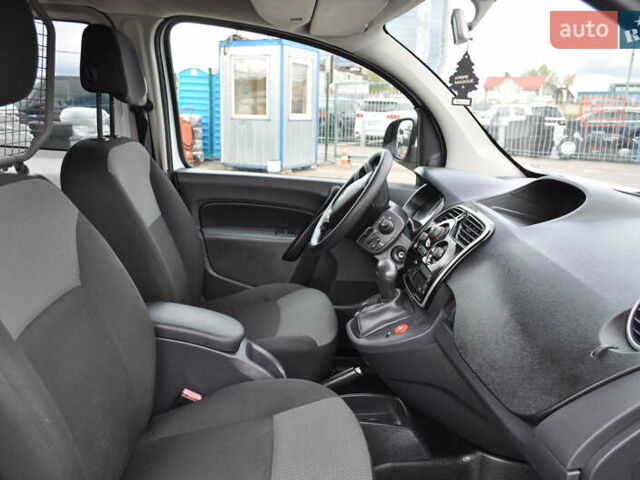 Рено Кенгу 2018 в Киеве на Automoto.ua Белый Рено Кенгу, объемом двигателя 1.5 л и пробегом 157 тыс. км за 15500 $, фото 45 на Automoto.ua