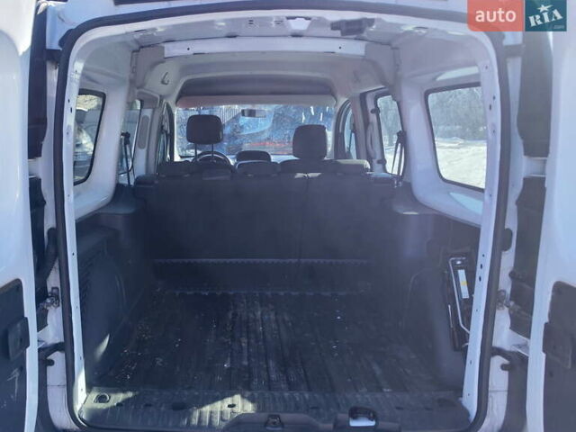 Білий Рено Кєнгу, об'ємом двигуна 0 л та пробігом 9 тис. км за 13699 $, фото 13 на Automoto.ua