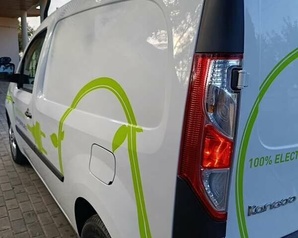 Білий Рено Кєнгу, об'ємом двигуна 0 л та пробігом 15 тис. км за 10200 $, фото 24 на Automoto.ua