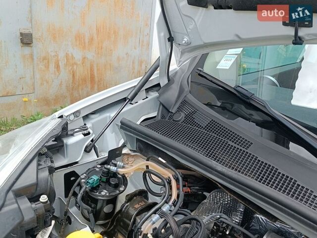 Белый Рено Кенгу, объемом двигателя 1.5 л и пробегом 210 тыс. км за 11200 $, фото 47 на Automoto.ua