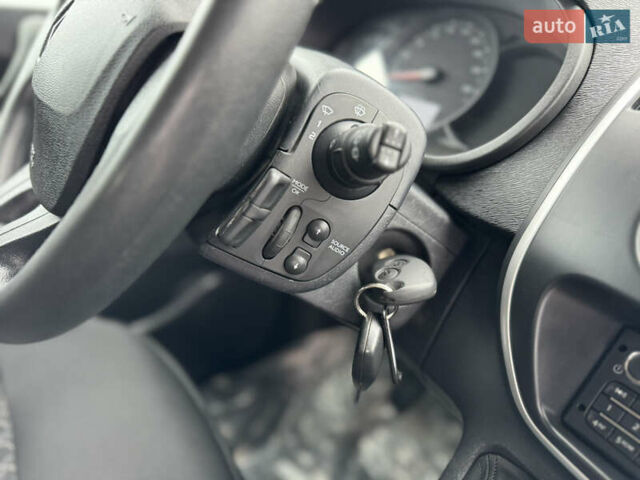 Белый Рено Кенгу, объемом двигателя 1.5 л и пробегом 71 тыс. км за 14700 $, фото 63 на Automoto.ua