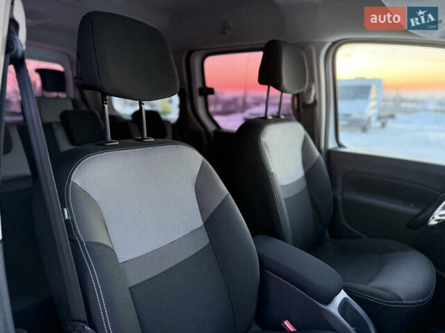 Белый Рено Кенгу, объемом двигателя 1.5 л и пробегом 221 тыс. км за 12200 $, фото 29 на Automoto.ua