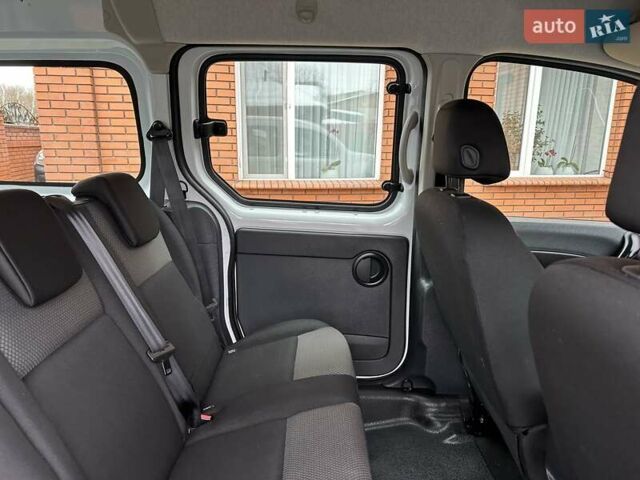 Белый Рено Кенгу, объемом двигателя 0 л и пробегом 14 тыс. км за 14700 $, фото 56 на Automoto.ua