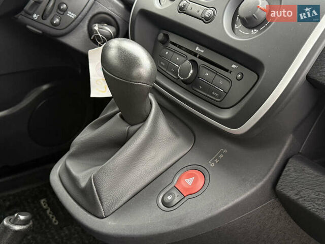Белый Рено Кенгу, объемом двигателя 0 л и пробегом 11 тыс. км за 14799 $, фото 30 на Automoto.ua