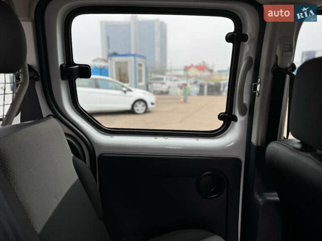 Белый Рено Кенгу, объемом двигателя 1.5 л и пробегом 71 тыс. км за 14700 $, фото 54 на Automoto.ua