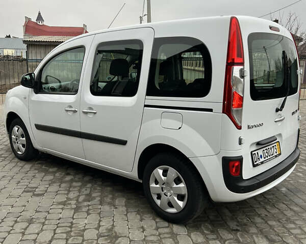 Белый Рено Кенгу, объемом двигателя 1.5 л и пробегом 167 тыс. км за 12900 $, фото 2 на Automoto.ua